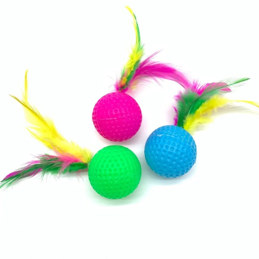 Plastic Golf Ball with Feather Cat Toy Pfoten Plaza